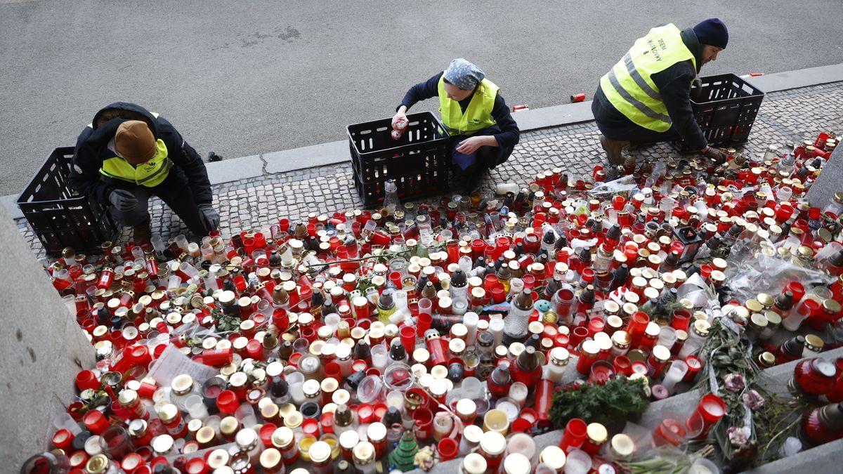 Obrazem: Studenti uklidili tisíce svíček, v koši neskončí